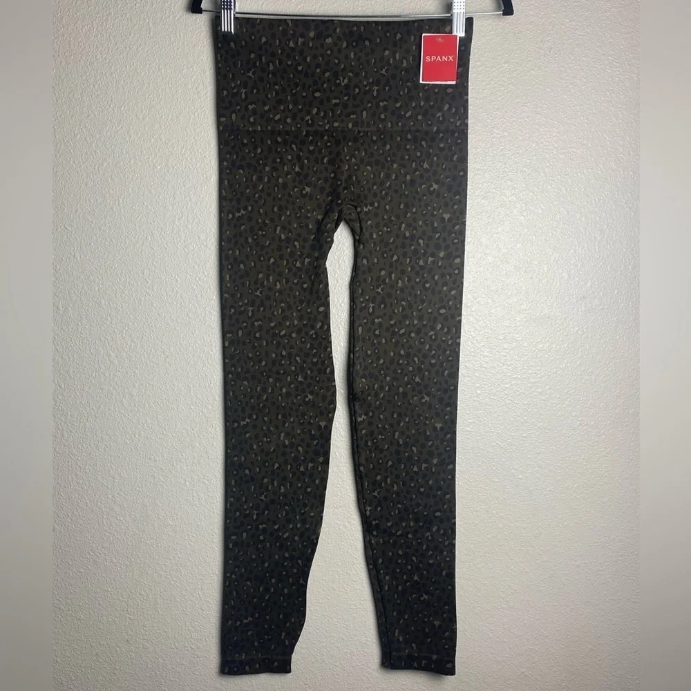 SPANX Look At Me Now Seamless Leggings in Olive Leopard - New, All Sizes - Picture 4 of 10